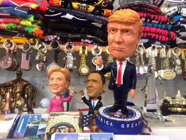 Après avoir parié sur Clinton, il vend des souvenirs de Trump