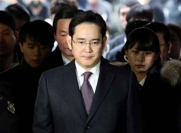 Le patron de Samsung placé en détention provisoire