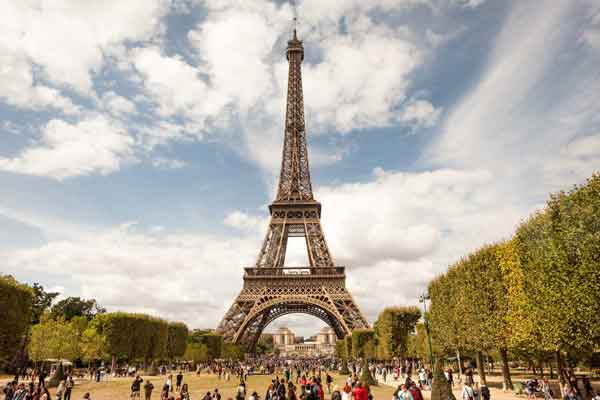 Le symbole de Paris bientôt encerclé ?