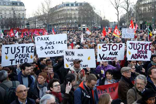 France: des milliers de manifestants contre les violences policières