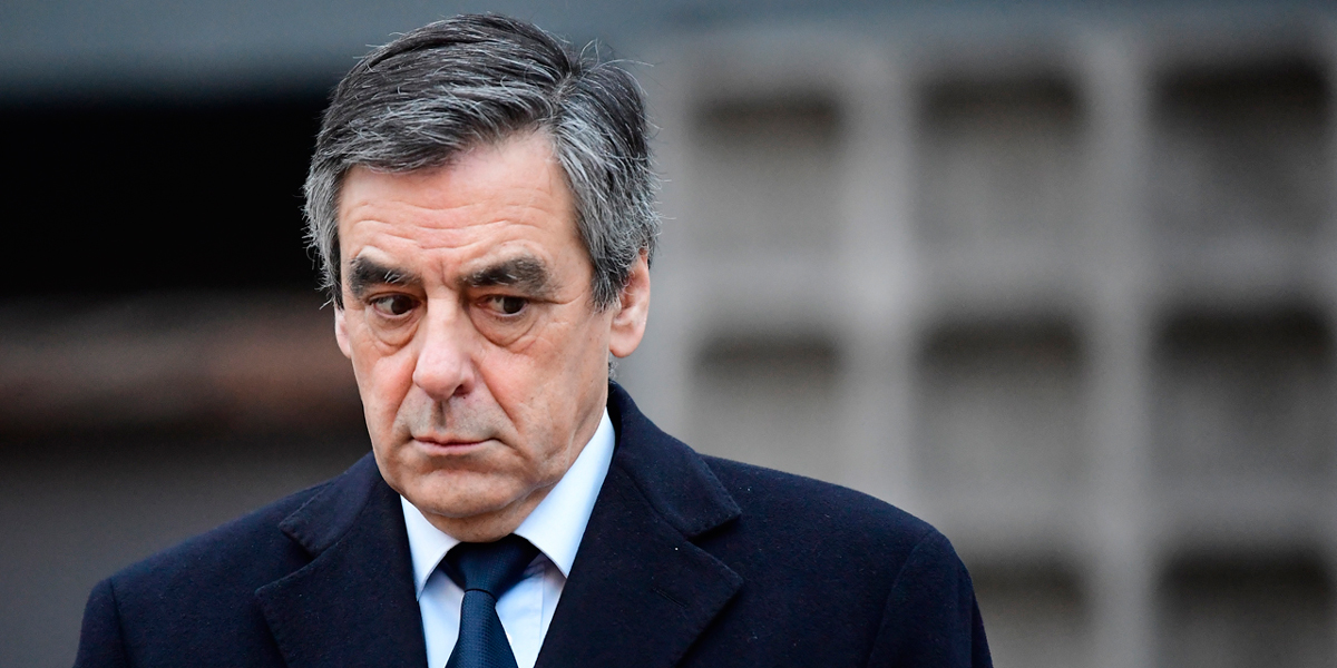 Fillon confirme qu’un «ami» lui a offert des costumes de luxe