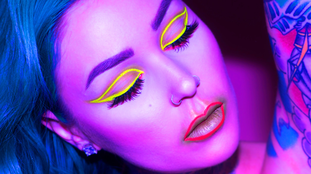Le makeup néon, nouvelle tendance d’Instagram