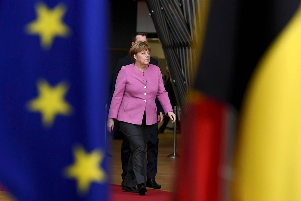 Un photomontage de Merkel en Hitler en une d’un quotidien turc