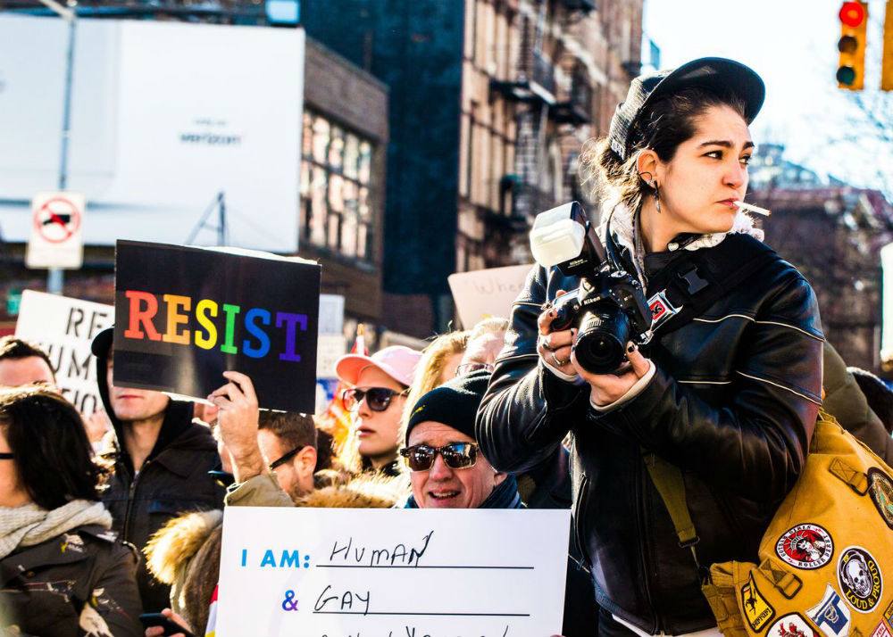 Ce photographe documente la résistance et offre ces clichés