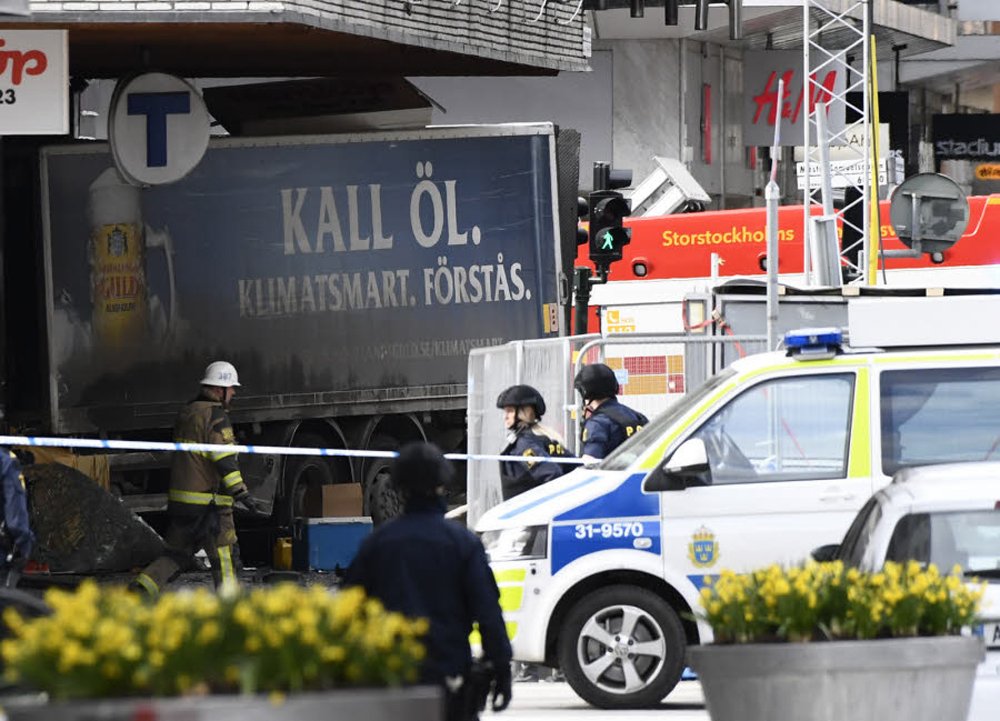 Attentat au camion à Stockholm: 4 morts et 15 blessés