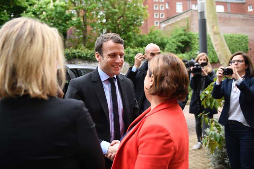 Duel surprise sur le terrain entre Macron et Le Pen