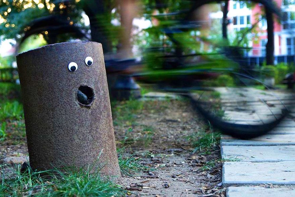 #eyebombing: un Bulgare transforme les objets urbains cassés