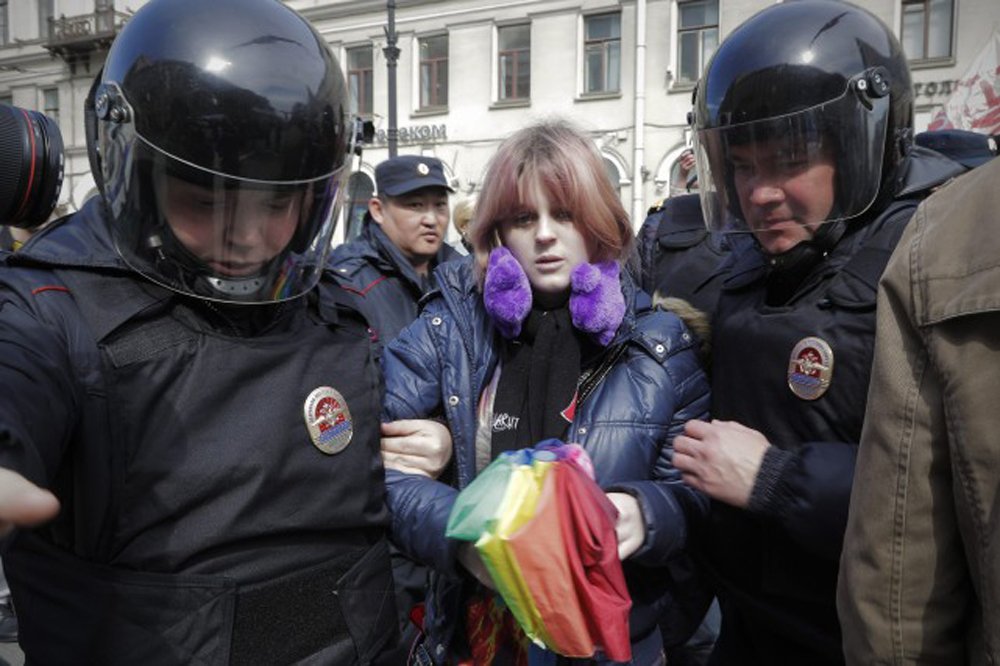 Russie: arrestation de 18 militants LGBT