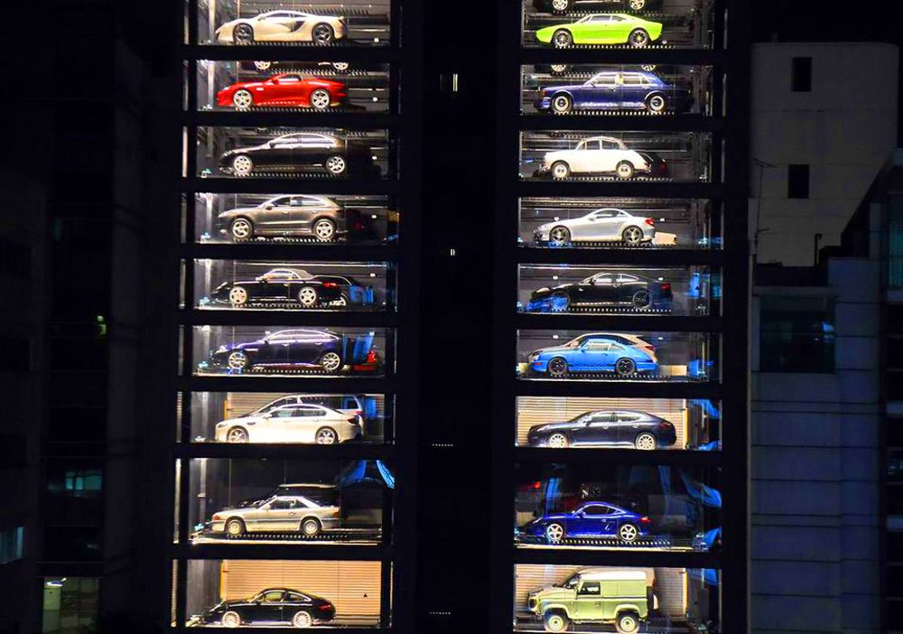 Un distributeur automatique de voitures de luxe à Singapour