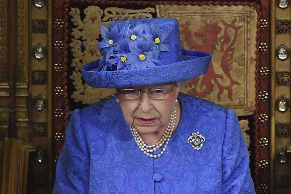 Le chapeau de la reine Elizabeth II est-il pro-UE?