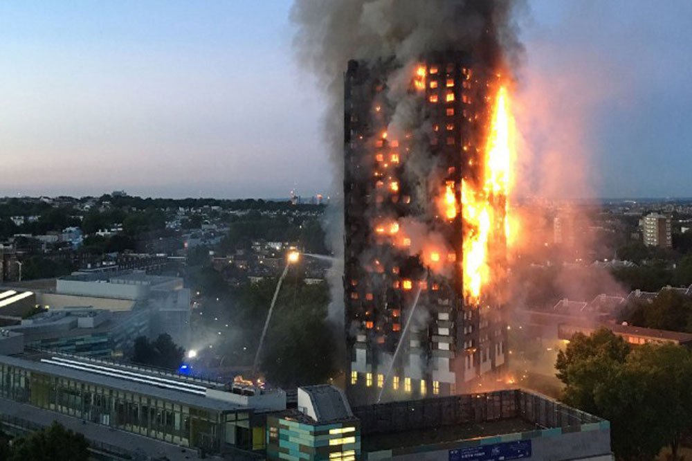Gigantesque incendie à Londres: au moins 6 morts et 74 blessés