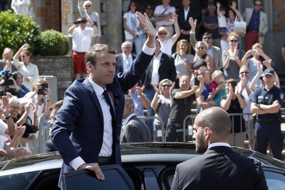 France: écrasante majorité en vue pour Emmanuel Macron
