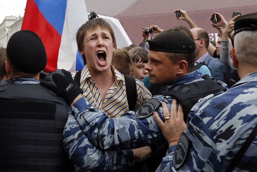 Russie: des centaines de partisans de Navalny interpellés