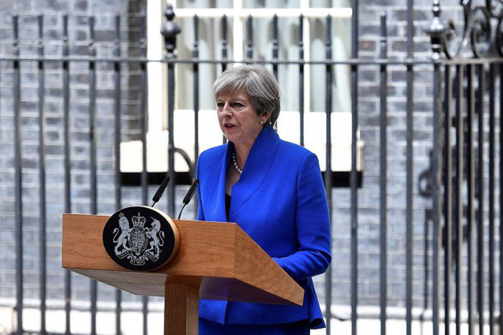 Theresa May annonce la formation d’un nouveau gouvernement