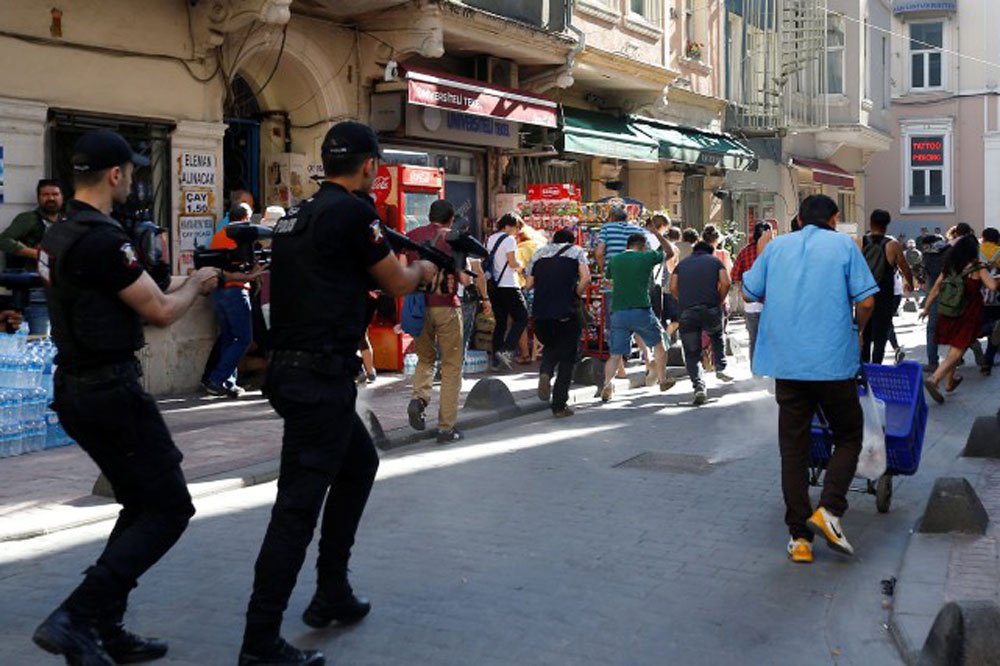 Istanbul: des balles en caoutchouc pour disperser la parade gaie