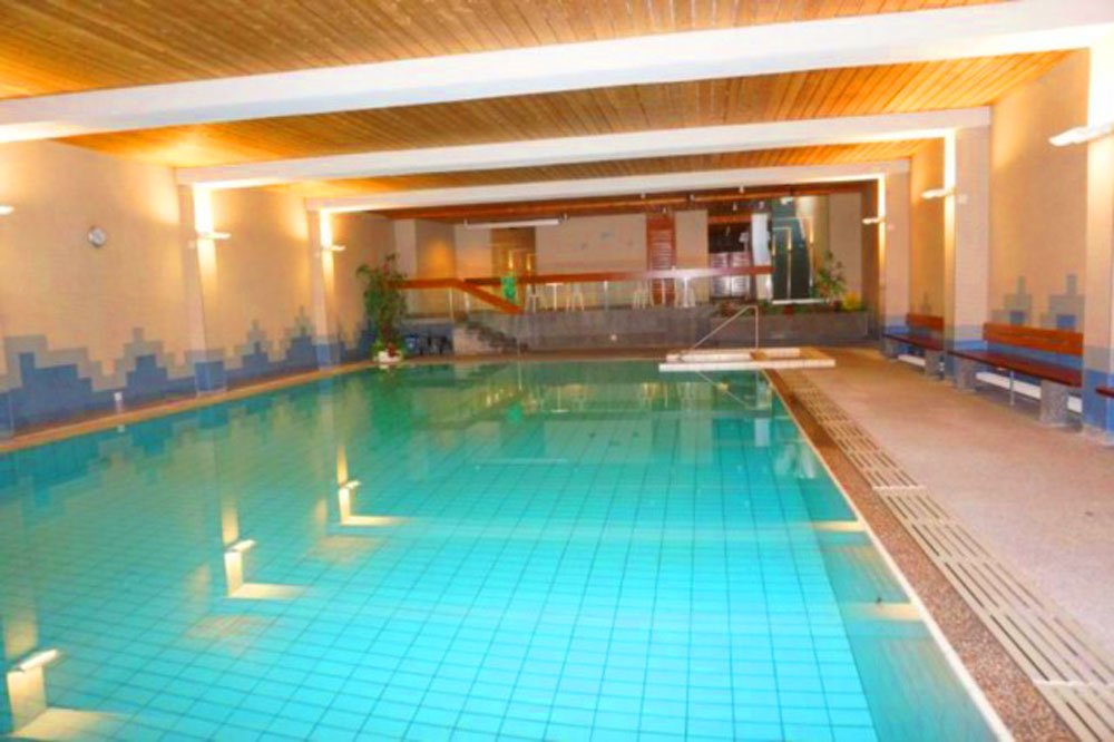 Suisse: un hôtel demandait à ses clients juifs de se doucher avant la piscine