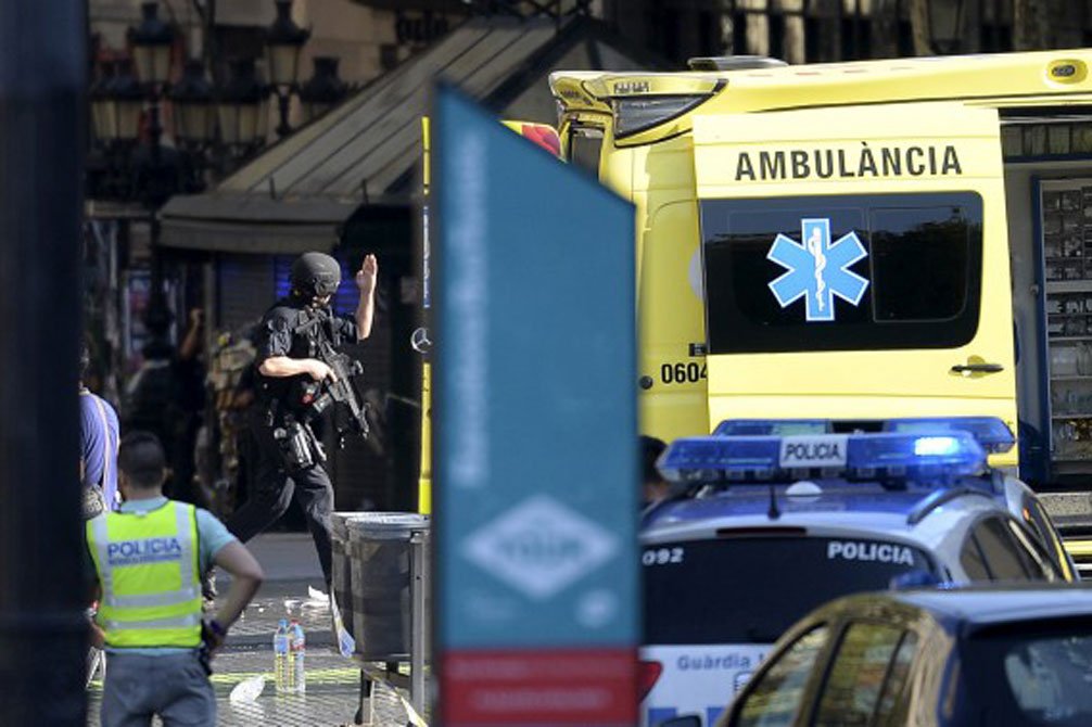 Barcelone: attaque terroriste «confirmée», au moins 13 morts