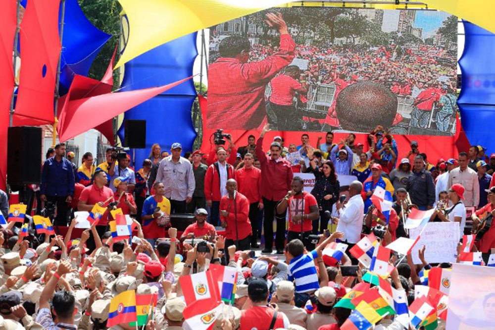 Venezuela: Piqué par la menace de Trump, Maduro mobilise ses troupes