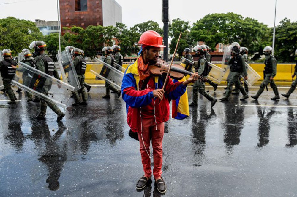 Venezuela: le jeune violoniste interdit de manifester