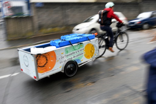 A Nantes, une collecte à vélo pour zéro biodéchet dans les restos