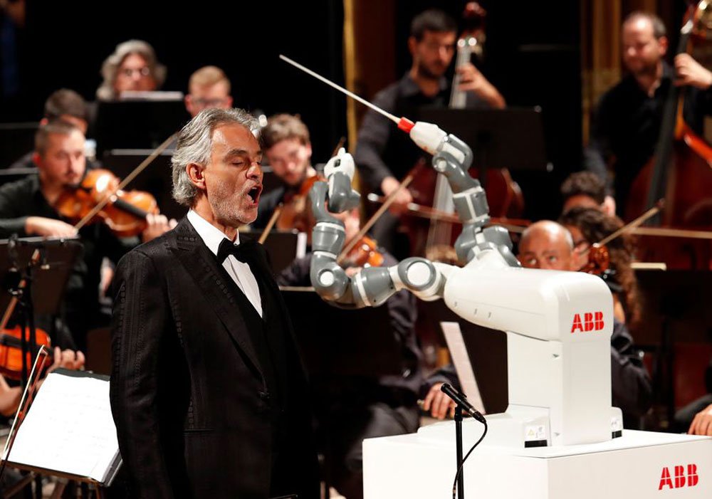 Ce robot chef d’orchestre a volé la vedette à Andrea Bocelli