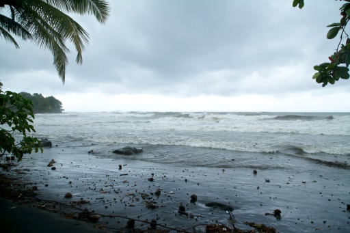 Après avoir dévasté la Dominique, l’ouragan Maria menace la Guadeloupe