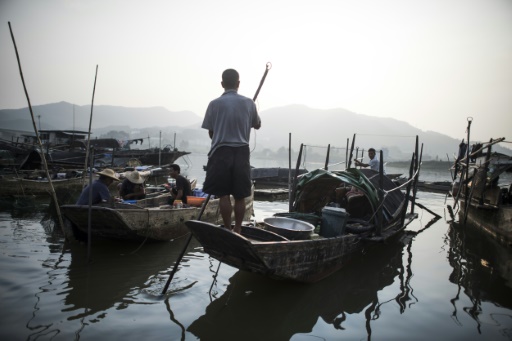 Chine: sur la rivière, des pêcheurs emportés par la vie moderne