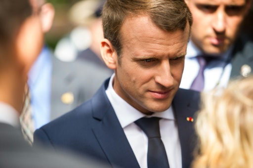 Classement de la plainte de Macron contre un photographe