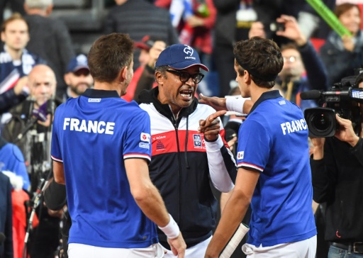 Coupe Davis: la France remporte le double et prend l’avantage 2-1 devant la Serbie