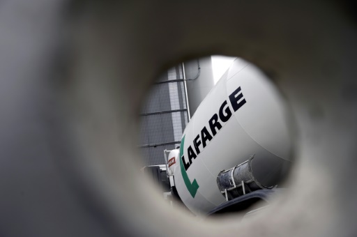 Lafarge en Syrie: plainte pour “complicité de crimes contre l’humanité”