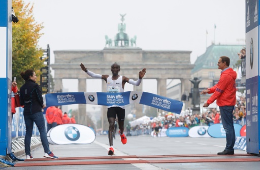 Marathon de Berlin: le Kenyan Eliud Kipchoge s’impose en 2h03:34