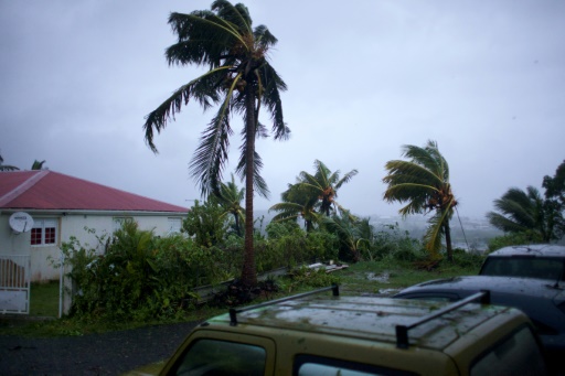 Maria: un mort et deux disparus en Guadeloupe, Saint-Martin et Saint-Barth se préparent