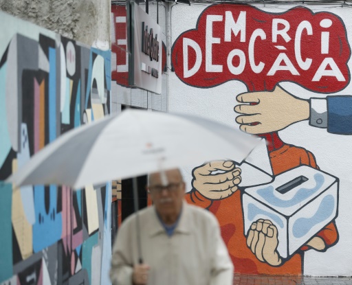 Pro ou anti-référendum, les maires catalans sous pression