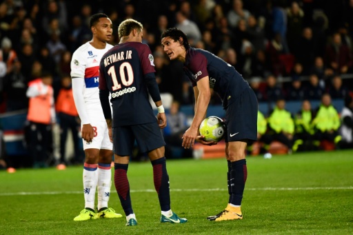 PSG: Cavani assure n’avoir “aucun problème” avec Neymar