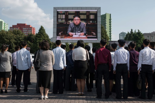 Pyongyang, 15H00: le silence de la foule face à la télévision officielle