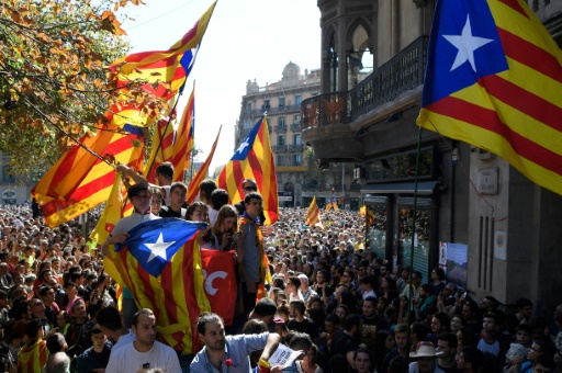 Référendum : des milliers de Catalans dans la rue, Rajoy appelle à arrêter l’escalade