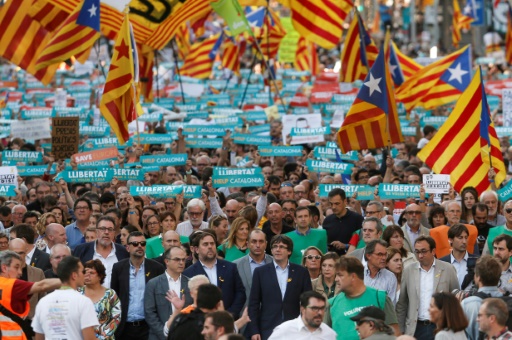 A Barcelone, des dizaines de milliers de Catalans réclament l’indépendance