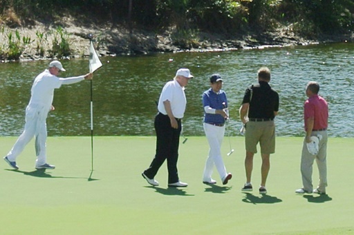 Au Japon, Trump et Abe feront leurs retrouvailles sur un terrain de golf