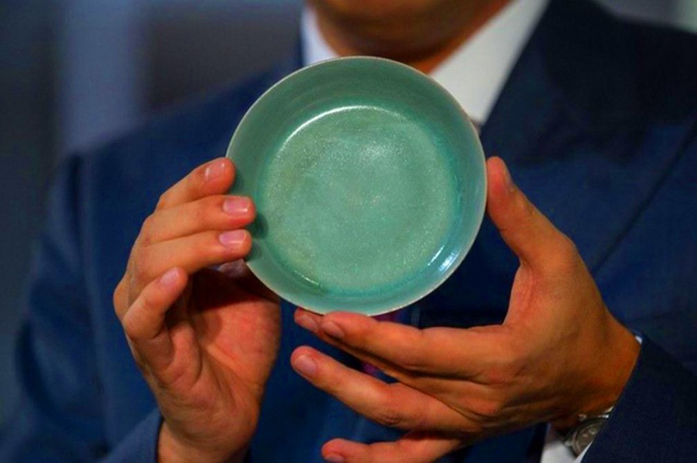Record d’enchères pour un bol chinois de mille ans d’âge