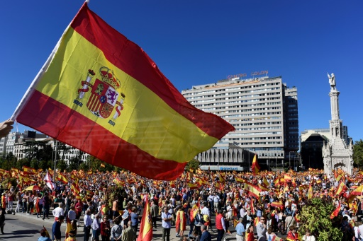 Catalogne: les Espagnols manifestent pour “le dialogue” et l'”unité”