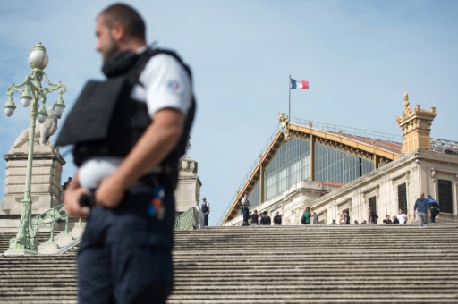 Deux morts dans une attaque au couteau à Marseille, piste terroriste privilégiée