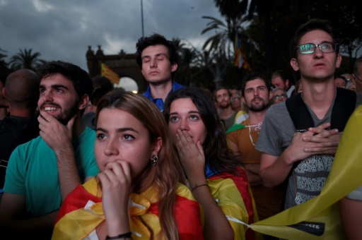 Joie, confusion, dédain : les Catalans partagés après le discours de Puigdemont