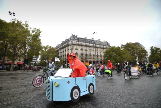 Journée sans voiture à Paris: une capitale “moins stressante”