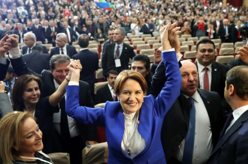 La “dame de fer” turque lance son parti pour défier Erdogan