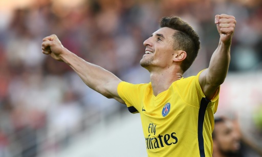 Ligue 1: le PSG remercie Meunier, Saint-Etienne grimpe sur le podium