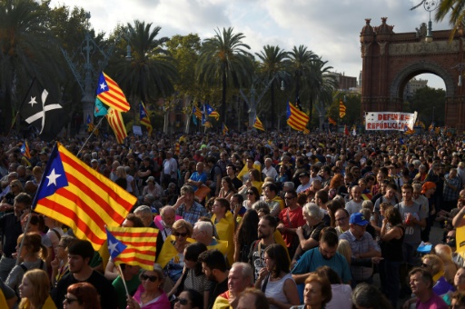 Suspense au parlement catalan puis soudain: “L’indépendance? Suspendue!”