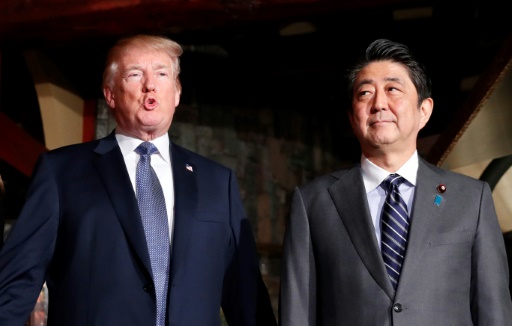 Après la diplomatie du golf, Trump parle Corée du Nord au Japon