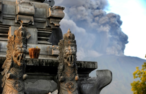 Des dizaines de vols annulés à Bali à cause d’un volcan