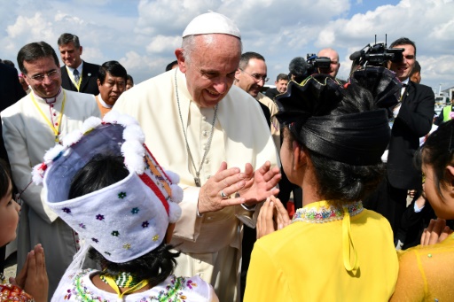 Inédite et délicate visite du pape François en Birmanie