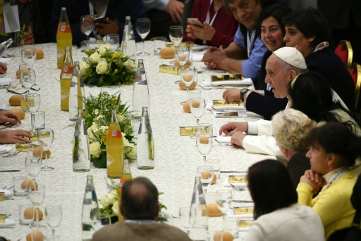 Le pape à table parmi les exclus pour la 1ère “Journée mondiale des pauvres”